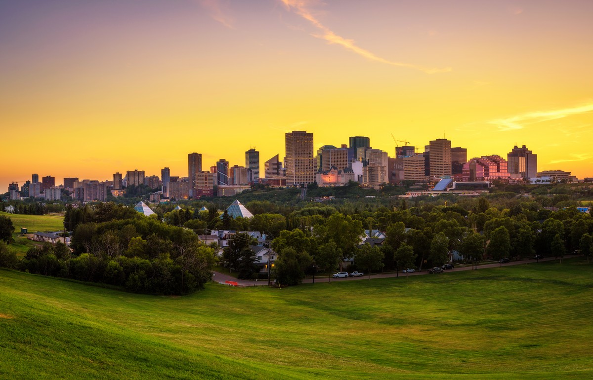 Federal Government Building 40 Residences for Homeless Veterans in Edmonton
